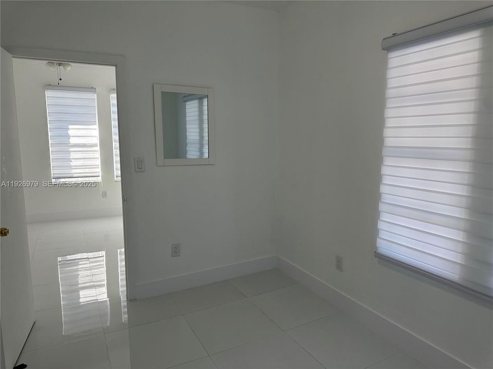 For Rent: $2,400 (2 beds, 1 baths, 1808 Square Feet)