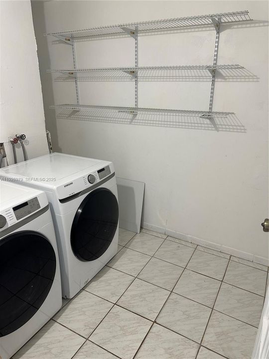 For Rent: $2,400 (2 beds, 1 baths, 1808 Square Feet)