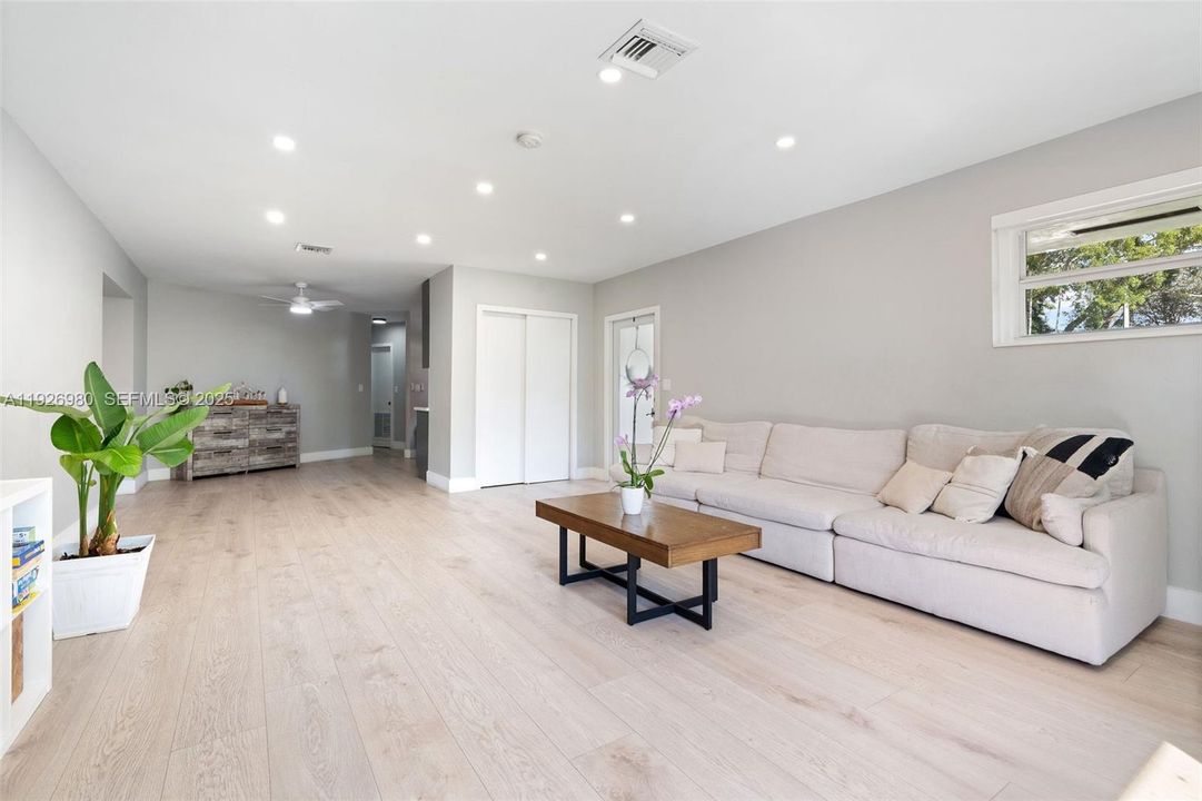 待售: $1,275,000 (3 贝兹, 2 浴室, 1629 平方英尺)