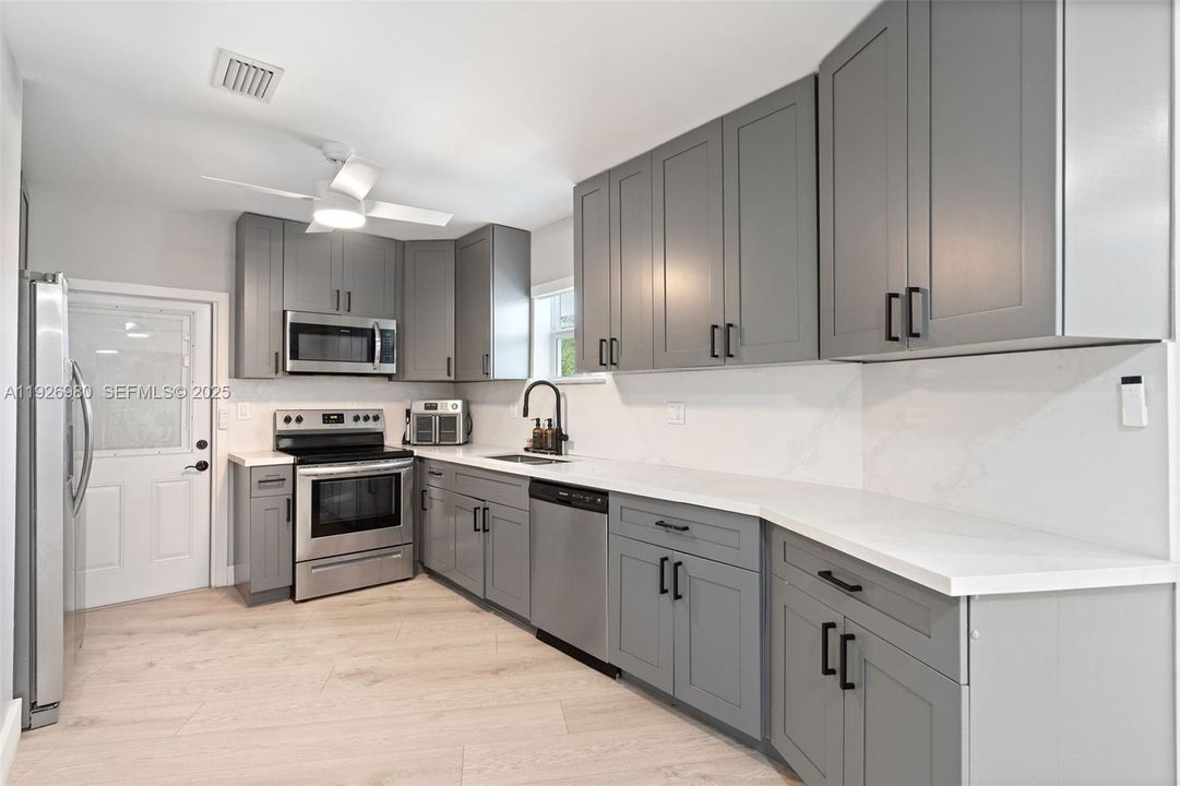 待售: $1,275,000 (3 贝兹, 2 浴室, 1629 平方英尺)