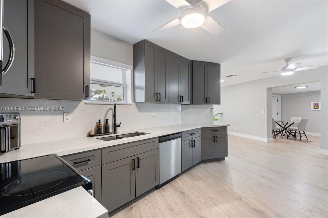 待售: $1,275,000 (3 贝兹, 2 浴室, 1629 平方英尺)