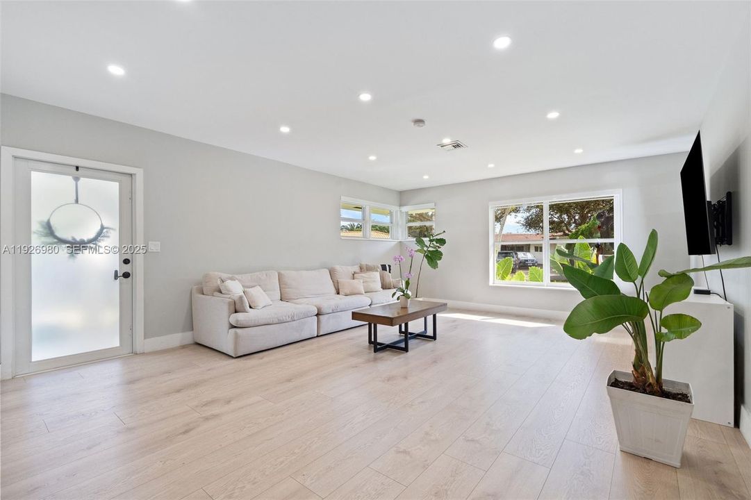 待售: $1,275,000 (3 贝兹, 2 浴室, 1629 平方英尺)