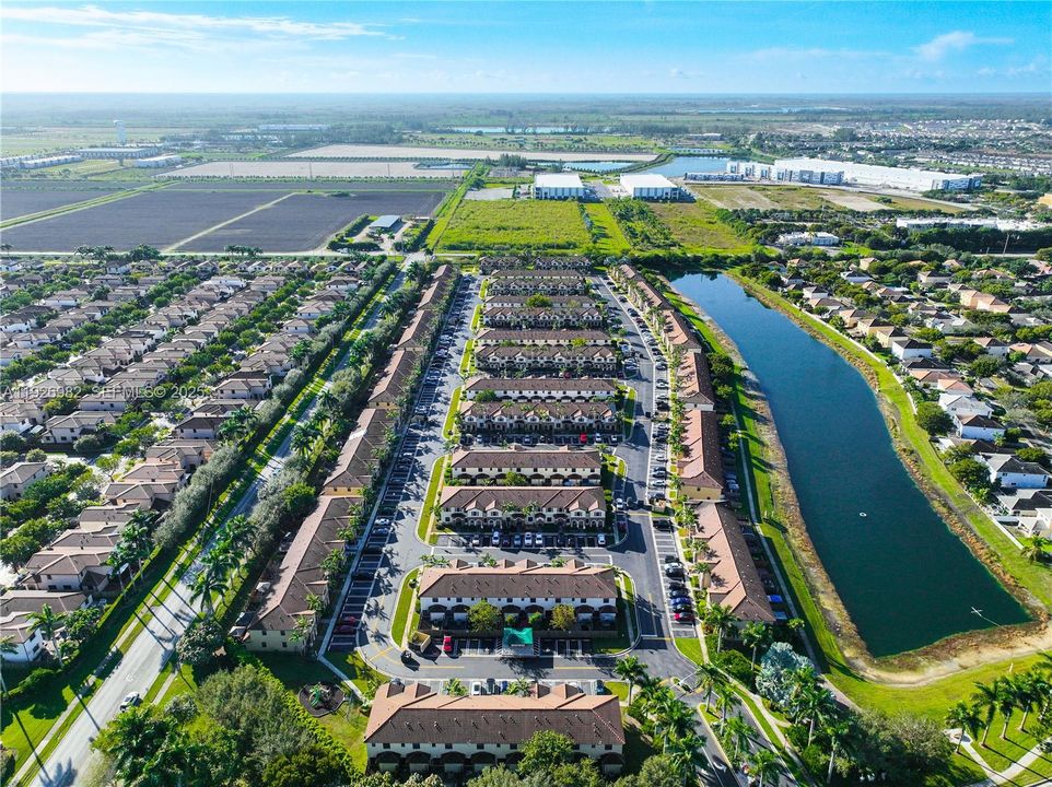 На продажу: $335,000 (3 спален, 2 ванн, 1432 Квадратных фут)