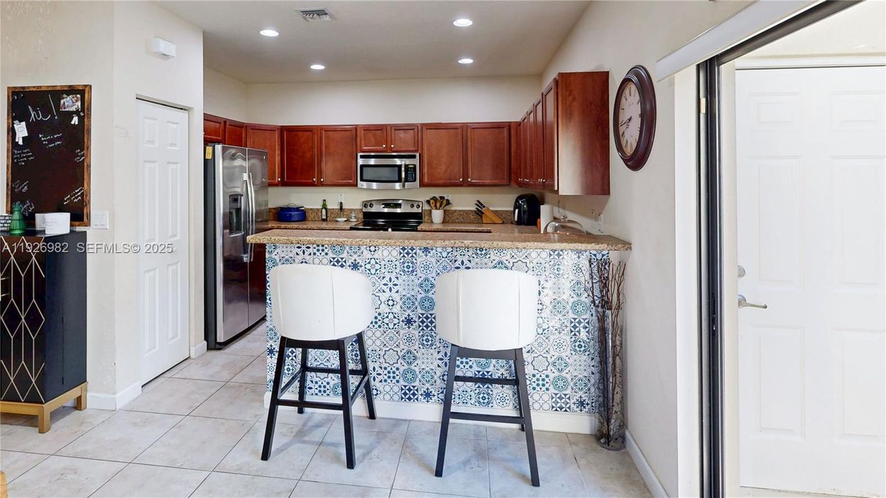 На продажу: $335,000 (3 спален, 2 ванн, 1432 Квадратных фут)