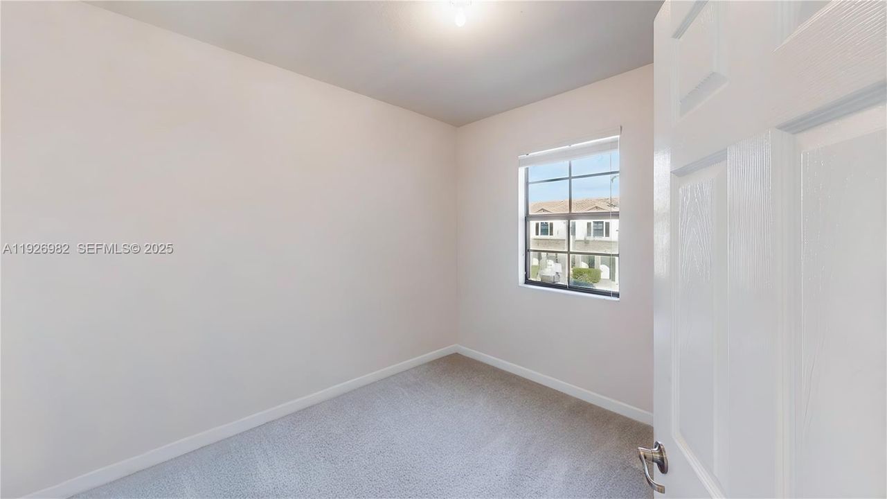 На продажу: $335,000 (3 спален, 2 ванн, 1432 Квадратных фут)