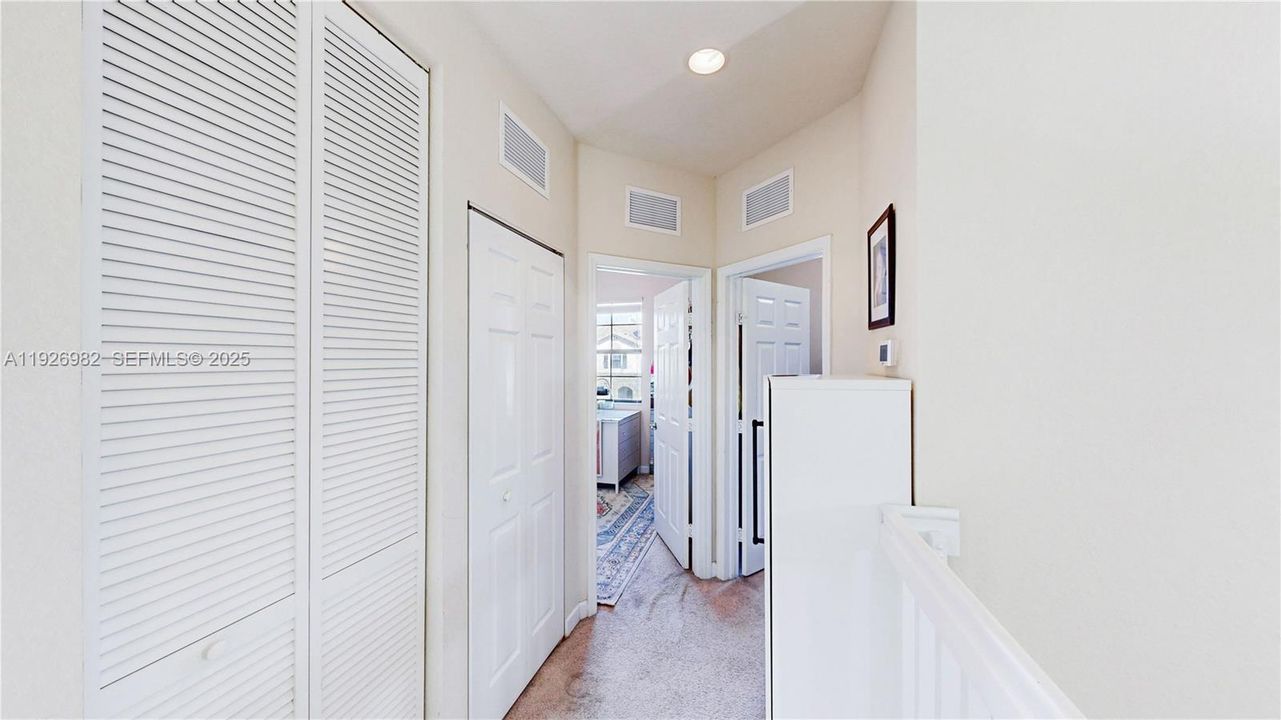 На продажу: $335,000 (3 спален, 2 ванн, 1432 Квадратных фут)