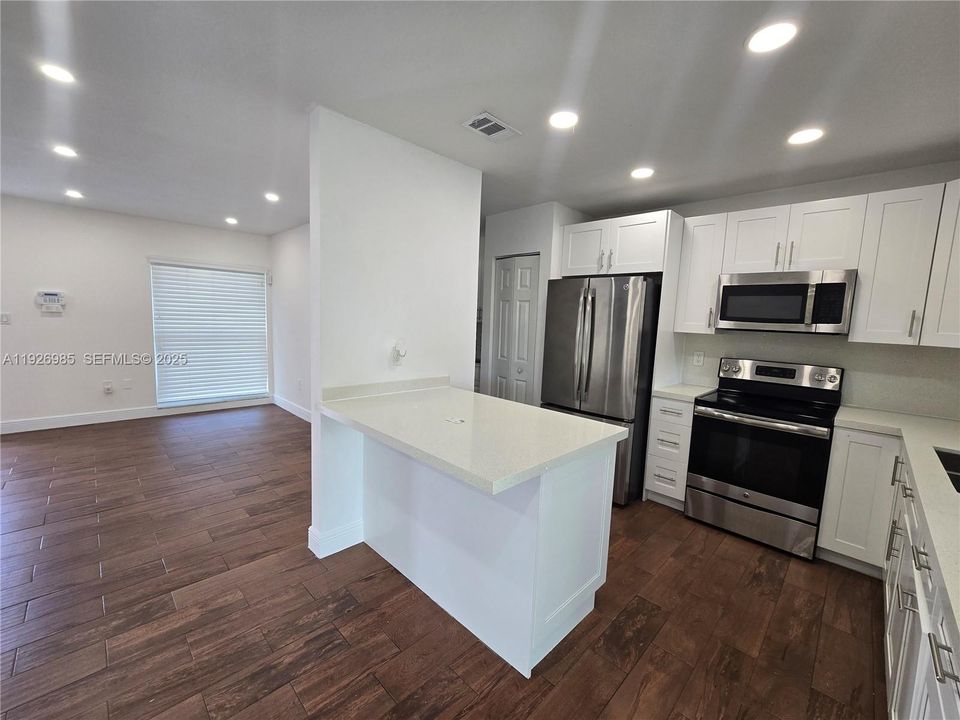 For Rent: $2,800 (3 beds, 2 baths, 1144 Square Feet)