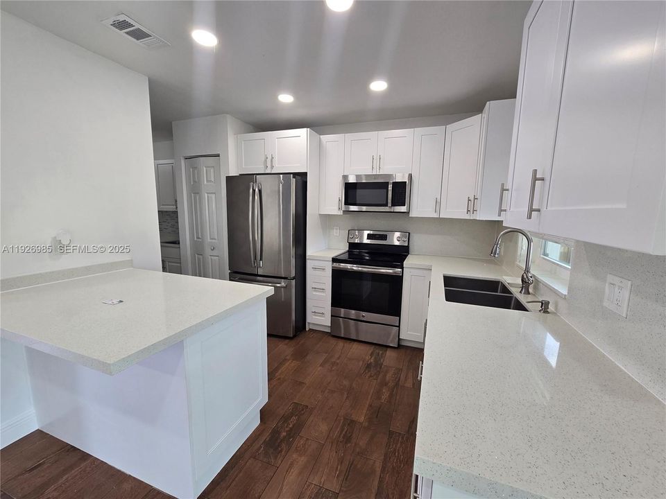 For Rent: $2,800 (3 beds, 2 baths, 1144 Square Feet)