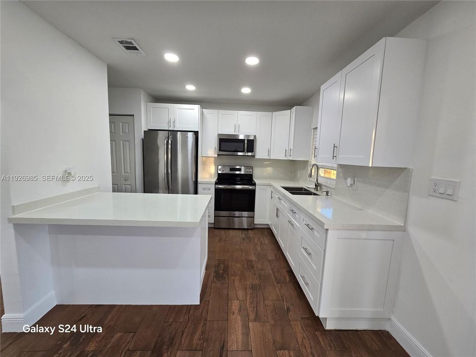 For Rent: $2,800 (3 beds, 2 baths, 1144 Square Feet)