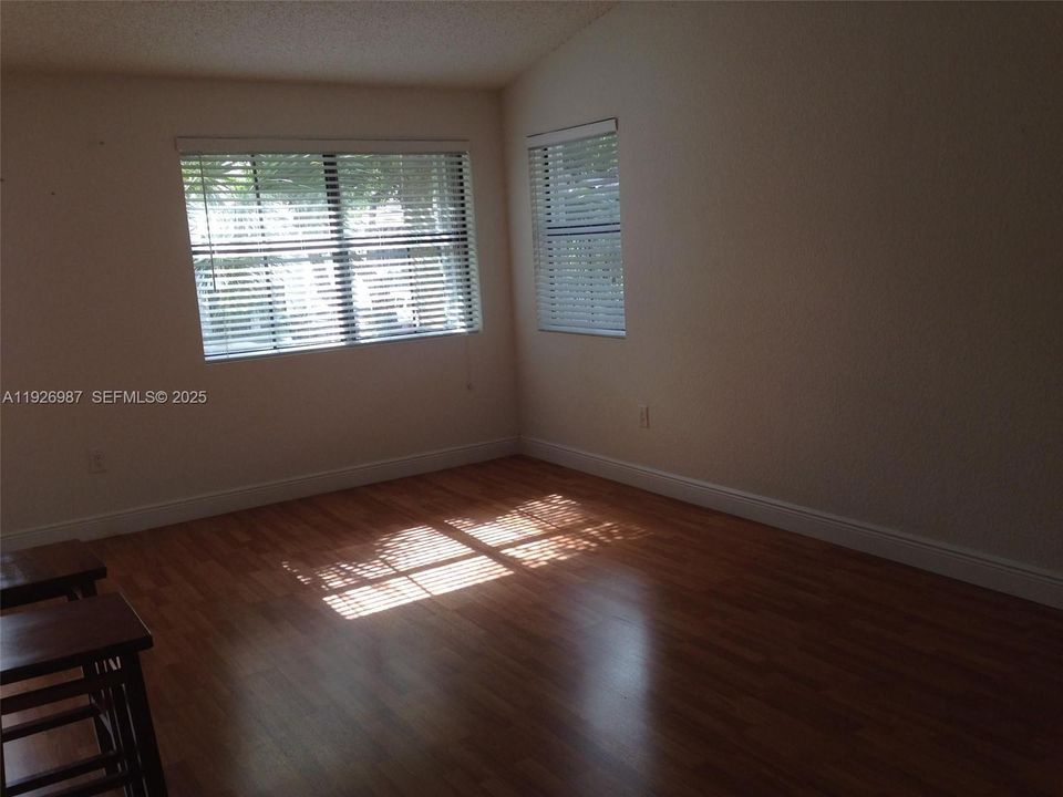 En Venta: $254,900 (1 camas, 1 baños, 651 Pies cuadrados)