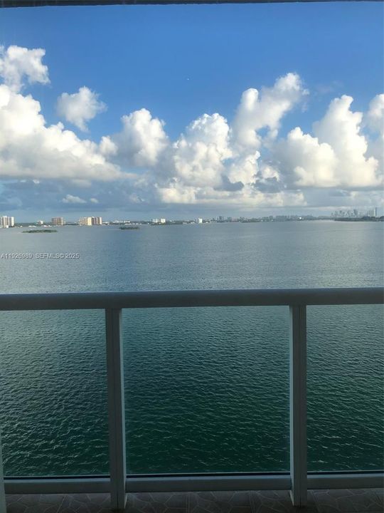 В аренду: $3,800 (1 спален, 1 ванн, 932 Квадратных фут)