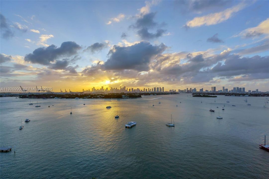 待售: $435,000 (1 贝兹, 1 浴室, 201032 平方英尺)