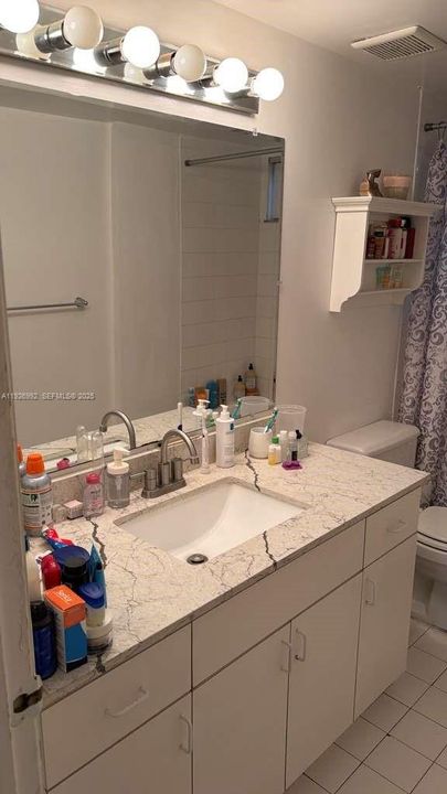 For Rent: $2,400 (2 beds, 2 baths, 1037 Square Feet)