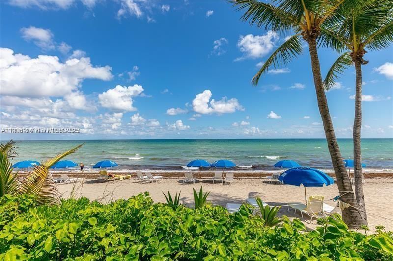 For Rent: $2,300 (1 beds, 1 baths, 736 Square Feet)