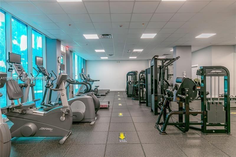 For Rent: $2,300 (1 beds, 1 baths, 736 Square Feet)