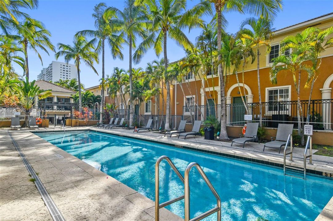 В аренду: $2,300 (1 спален, 1 ванн, 859 Квадратных фут)