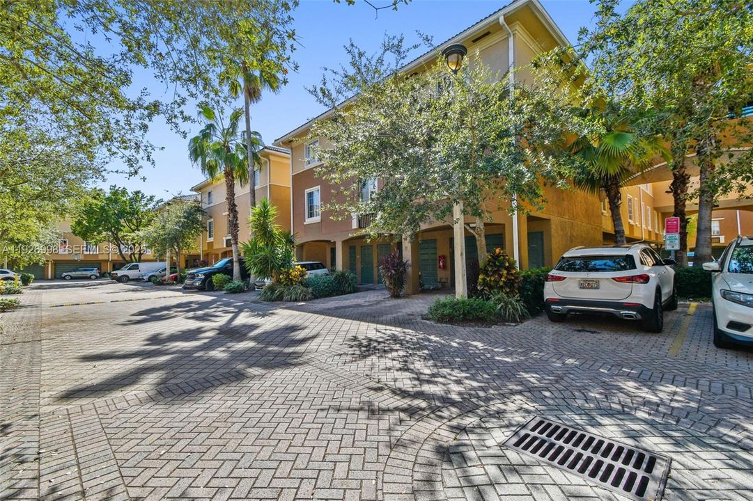 В аренду: $2,300 (1 спален, 1 ванн, 859 Квадратных фут)