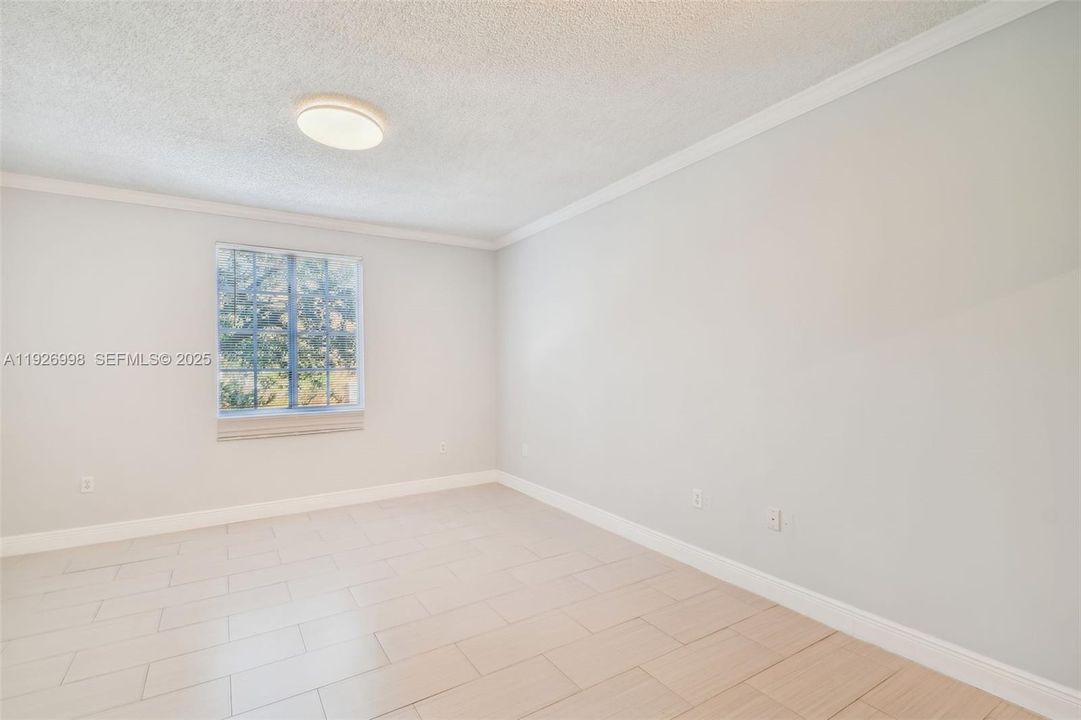 В аренду: $2,300 (1 спален, 1 ванн, 859 Квадратных фут)