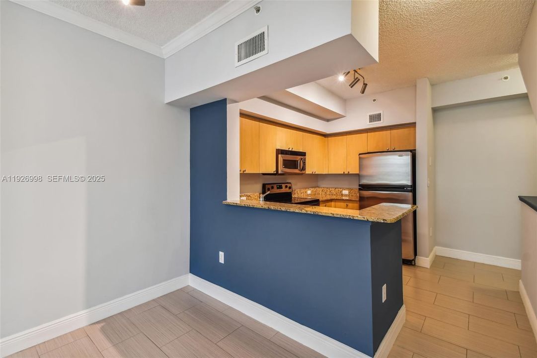 В аренду: $2,300 (1 спален, 1 ванн, 859 Квадратных фут)