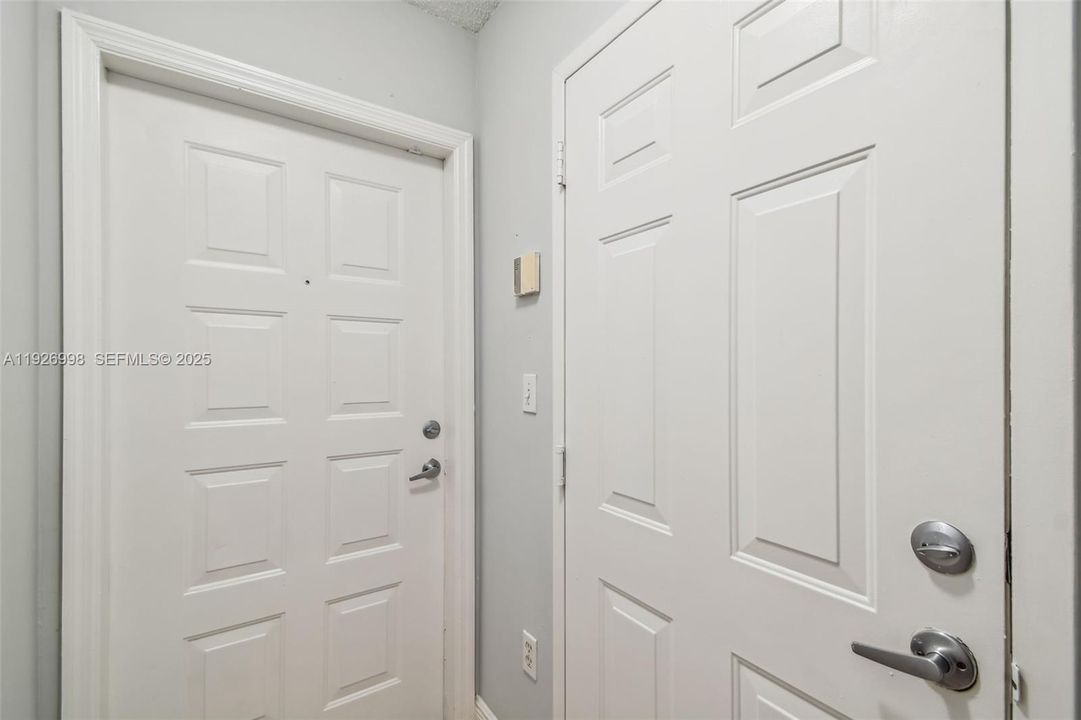 В аренду: $2,300 (1 спален, 1 ванн, 859 Квадратных фут)