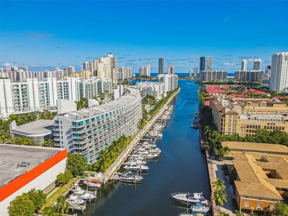 В аренду: $2,300 (1 спален, 1 ванн, 859 Квадратных фут)