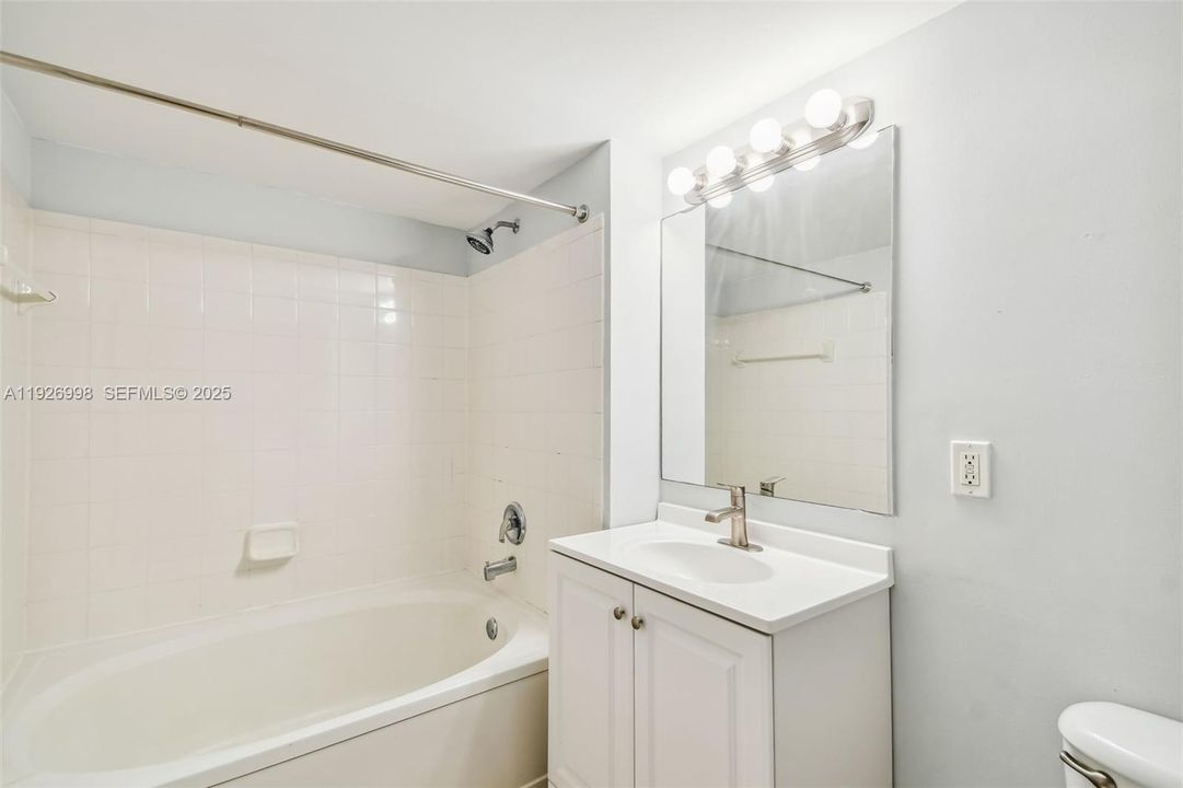 В аренду: $2,300 (1 спален, 1 ванн, 859 Квадратных фут)