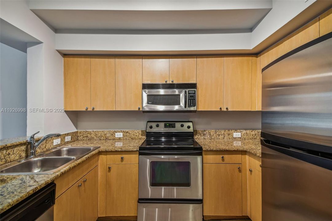 В аренду: $2,300 (1 спален, 1 ванн, 859 Квадратных фут)