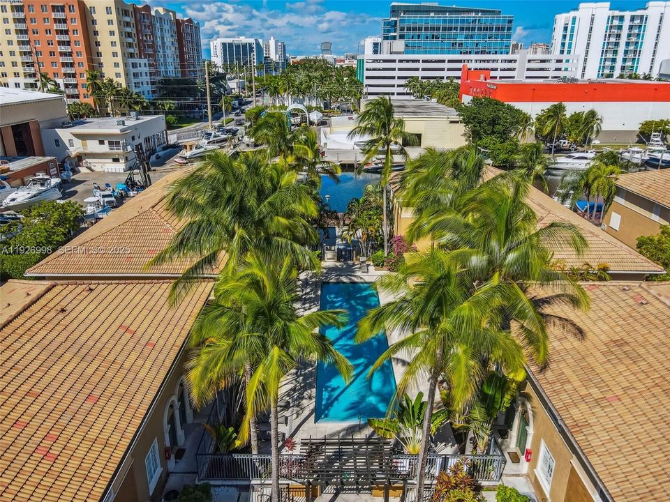 В аренду: $2,300 (1 спален, 1 ванн, 859 Квадратных фут)