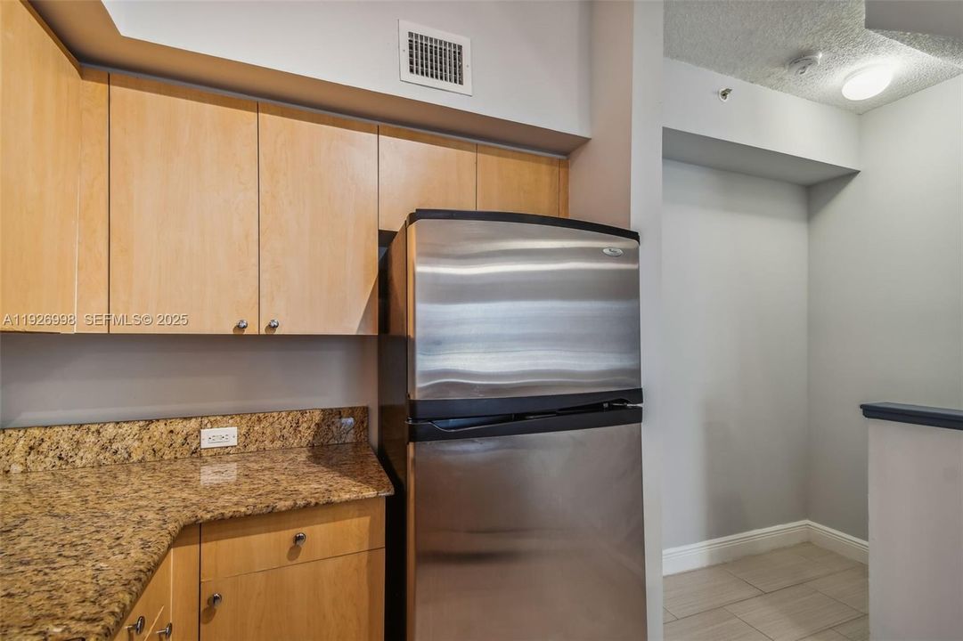 В аренду: $2,300 (1 спален, 1 ванн, 859 Квадратных фут)