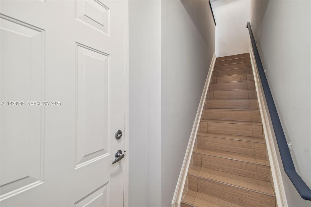 В аренду: $2,300 (1 спален, 1 ванн, 859 Квадратных фут)