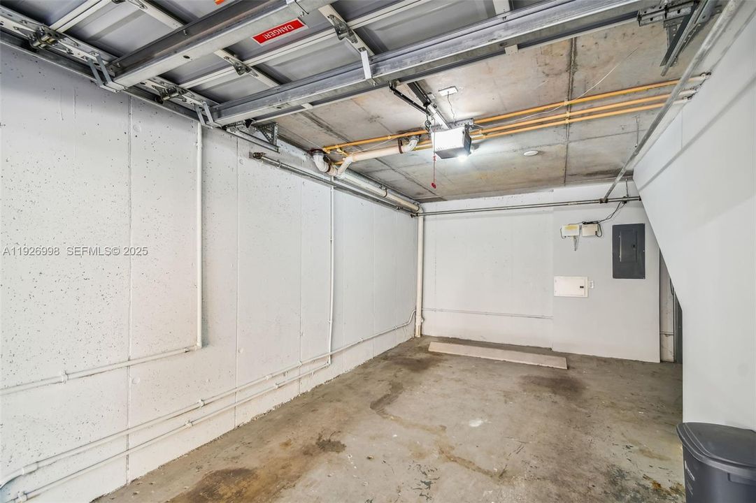 В аренду: $2,300 (1 спален, 1 ванн, 859 Квадратных фут)