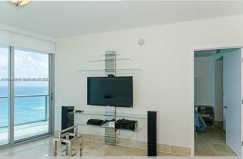 В аренду: $5,650 (1 спален, 1 ванн, 862 Квадратных фут)