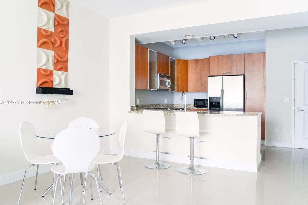 For Rent: $2,900 (1 beds, 1 baths, 974 Square Feet)