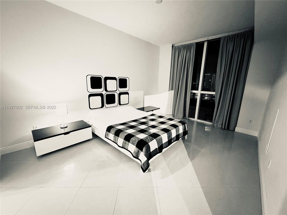 For Rent: $2,900 (1 beds, 1 baths, 974 Square Feet)