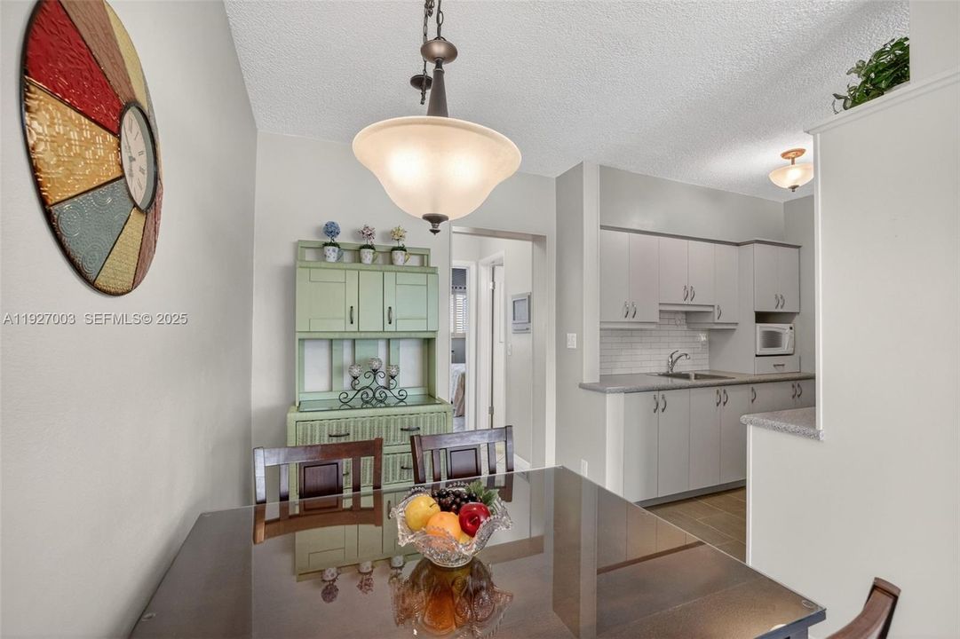 待售: $105,000 (1 贝兹, 1 浴室, 625 平方英尺)