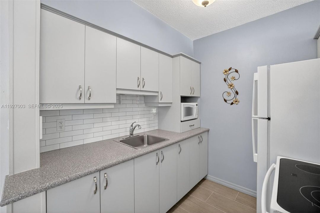 待售: $105,000 (1 贝兹, 1 浴室, 625 平方英尺)