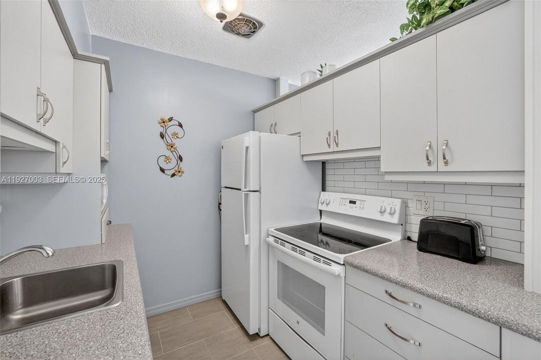 待售: $105,000 (1 贝兹, 1 浴室, 625 平方英尺)