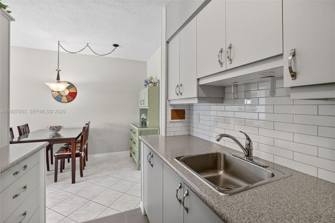 待售: $105,000 (1 贝兹, 1 浴室, 625 平方英尺)