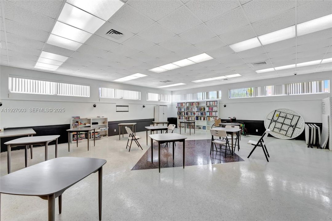 待售: $105,000 (1 贝兹, 1 浴室, 625 平方英尺)