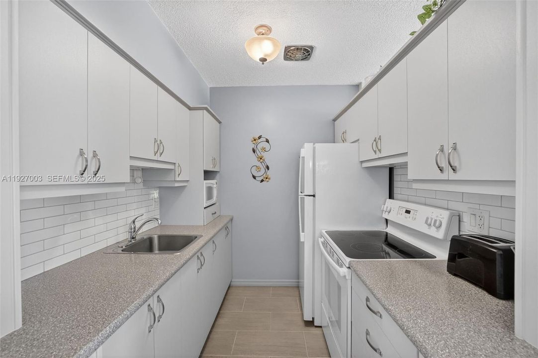 待售: $105,000 (1 贝兹, 1 浴室, 625 平方英尺)