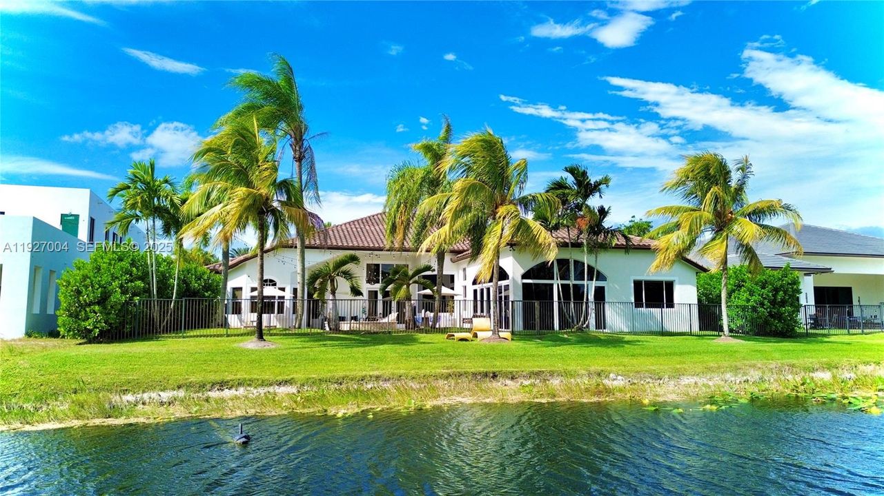 For Rent: $14,900 (5 beds, 5 baths, 4223 Square Feet)