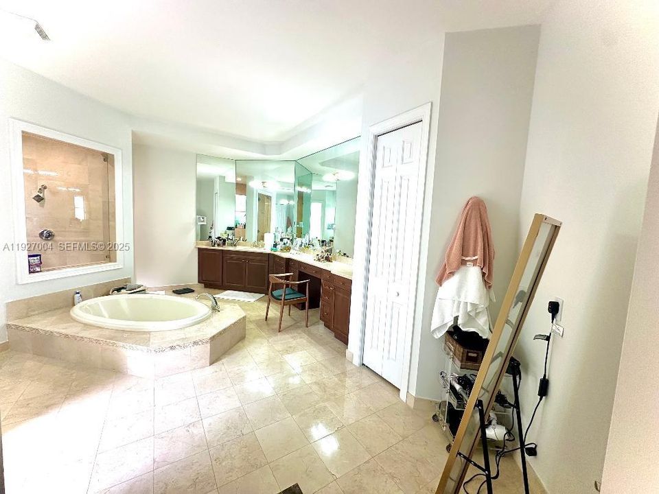 For Rent: $14,900 (5 beds, 5 baths, 4223 Square Feet)