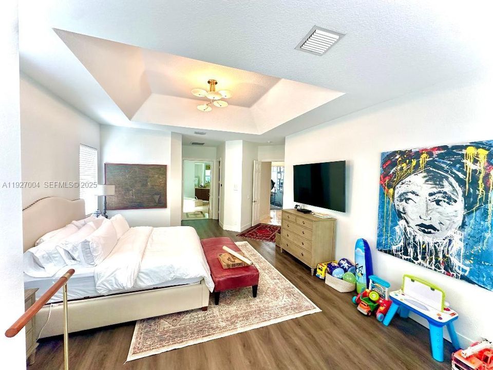 For Rent: $14,900 (5 beds, 5 baths, 4223 Square Feet)