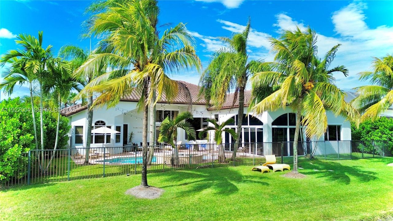 For Rent: $14,900 (5 beds, 5 baths, 4223 Square Feet)