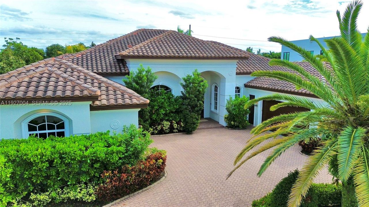 For Rent: $14,900 (5 beds, 5 baths, 4223 Square Feet)