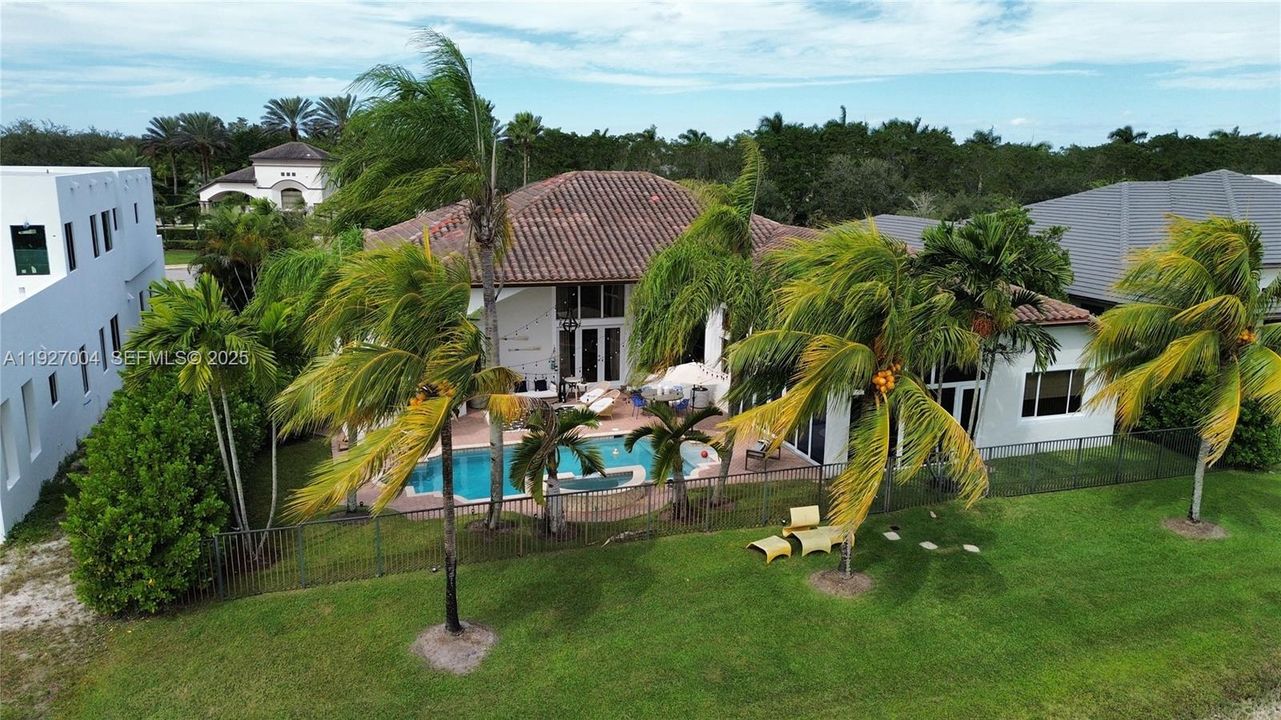 For Rent: $14,900 (5 beds, 5 baths, 4223 Square Feet)