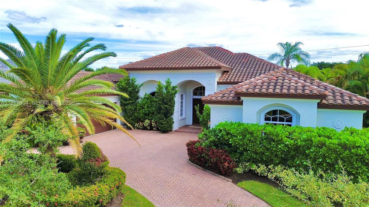 For Rent: $14,900 (5 beds, 5 baths, 4223 Square Feet)