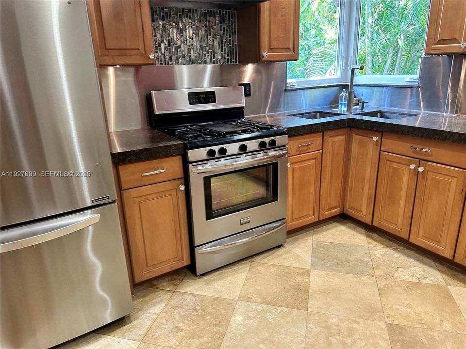 В аренду: $3,500 (2 спален, 1 ванн, 1500 Квадратных фут)