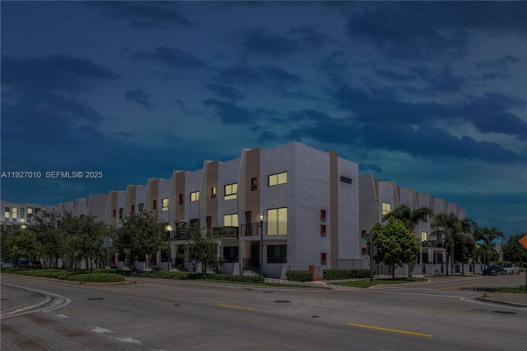 В аренду: $3,900 (3 спален, 3 ванн, 40733 Квадратных фут)