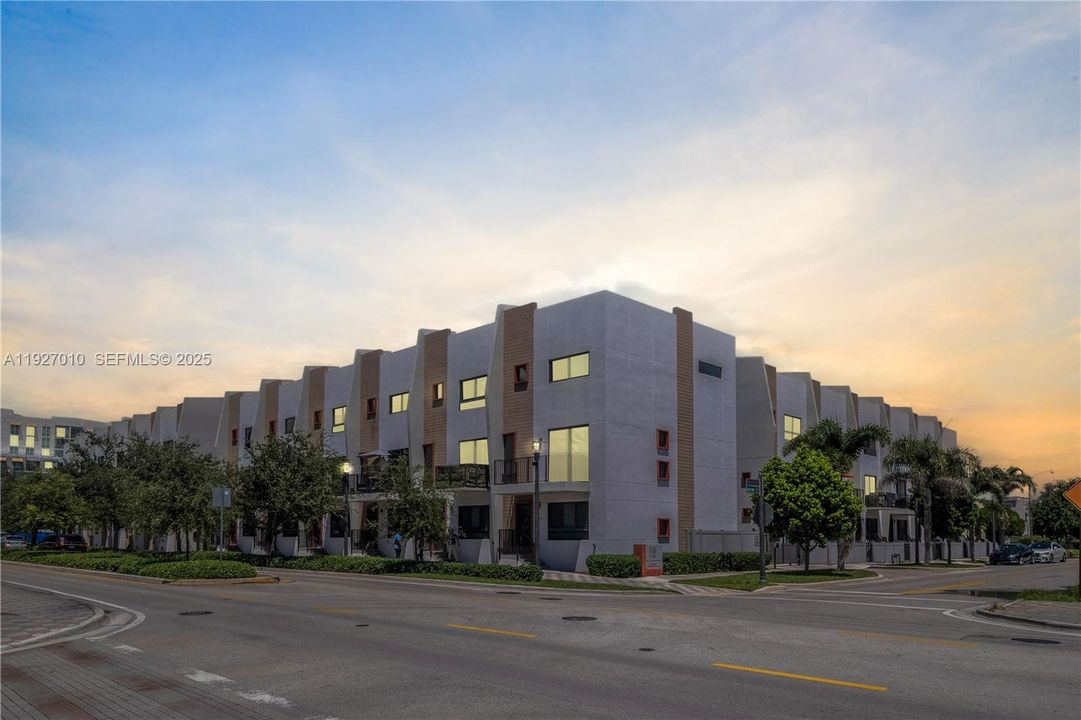 В аренду: $3,900 (3 спален, 3 ванн, 40733 Квадратных фут)